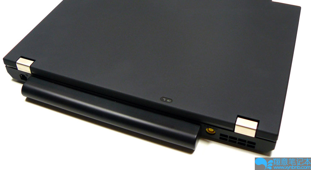 lenovo-thinkpad-t410-rear-upper-angle.jpg